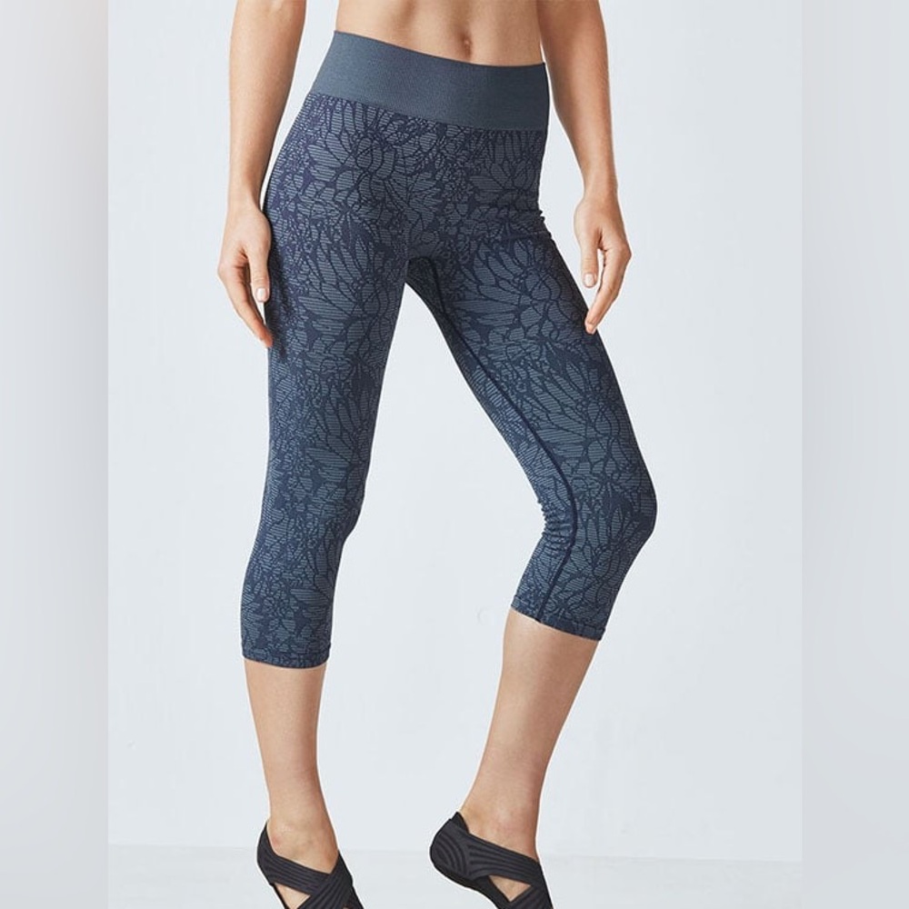 Floral Patterned Gray Cropped Leggings